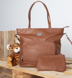 116522 Isoki nappy tote chestnut sfeer 3