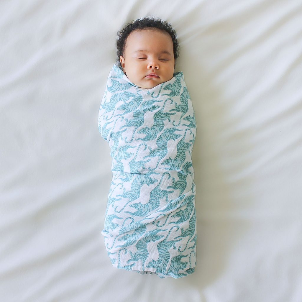 Cotton-muslin-baby-swaddle-4-pack-dancing-tigers_4
