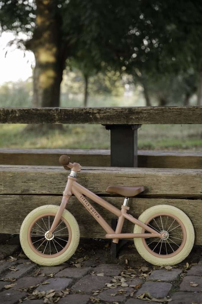 LD8000 – Balance Bike Pink Matt (25)