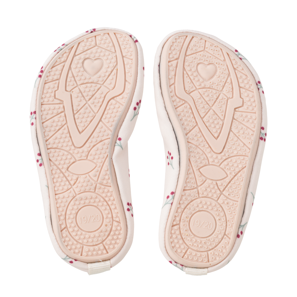 Fresk-SW2380-09-UV-Swim-shoes-Berries-c