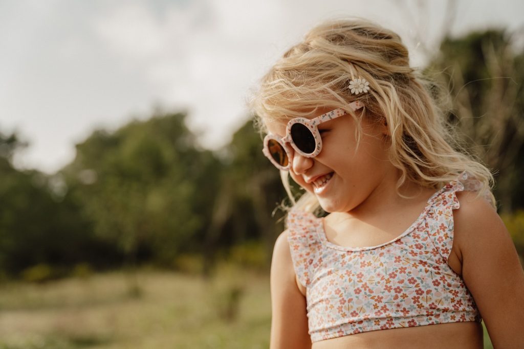125216 – Child Sunglasses – Little Pink Flowers (2)