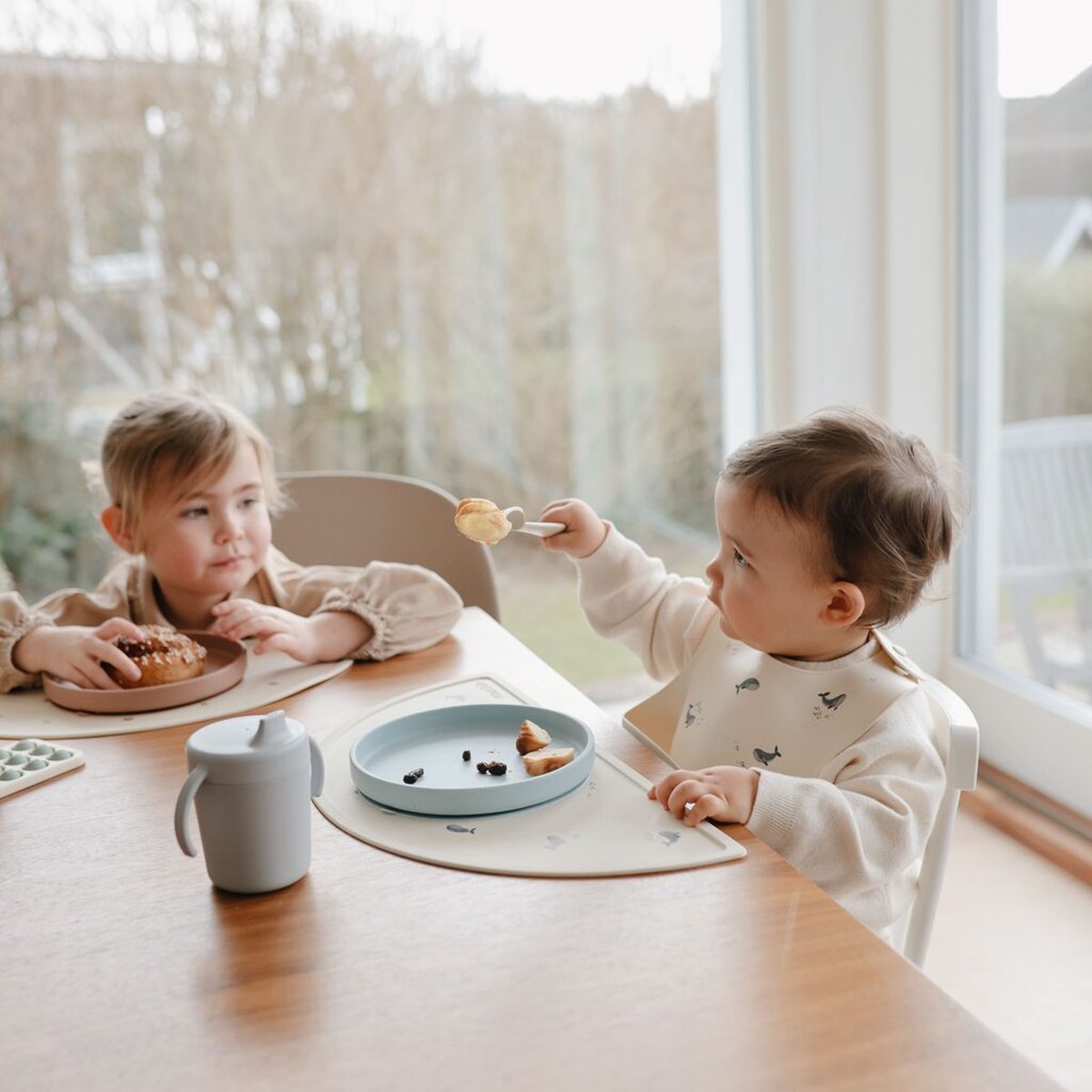 1 1 Mushie tuitbeker met handvaten – sage groen3