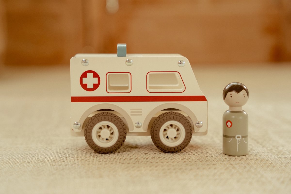 ambulance-ld2527-4 – Medium