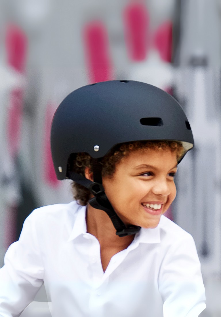HELM ZWART 2